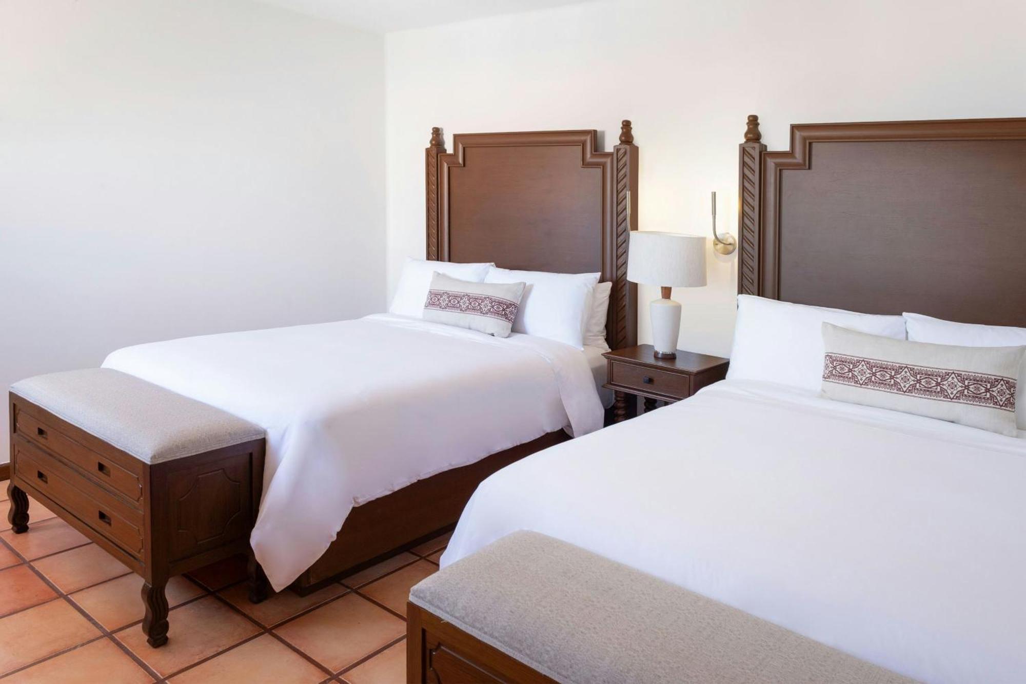 Bi-Level Deluxe Room Ocean View Balcony